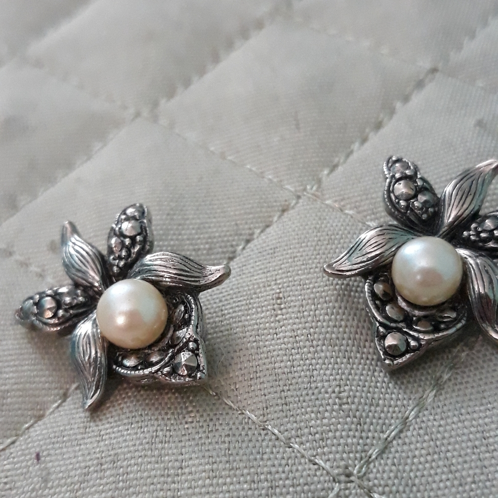 Avon vintage earrings